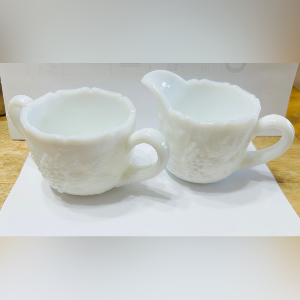Vintage Westmoreland sugar & cream bowls grape leaf pattern White mint condition